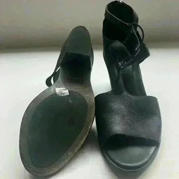 Eileen Fisher Doe Strappy Block Heeled Sandals - Picture 8 of 9